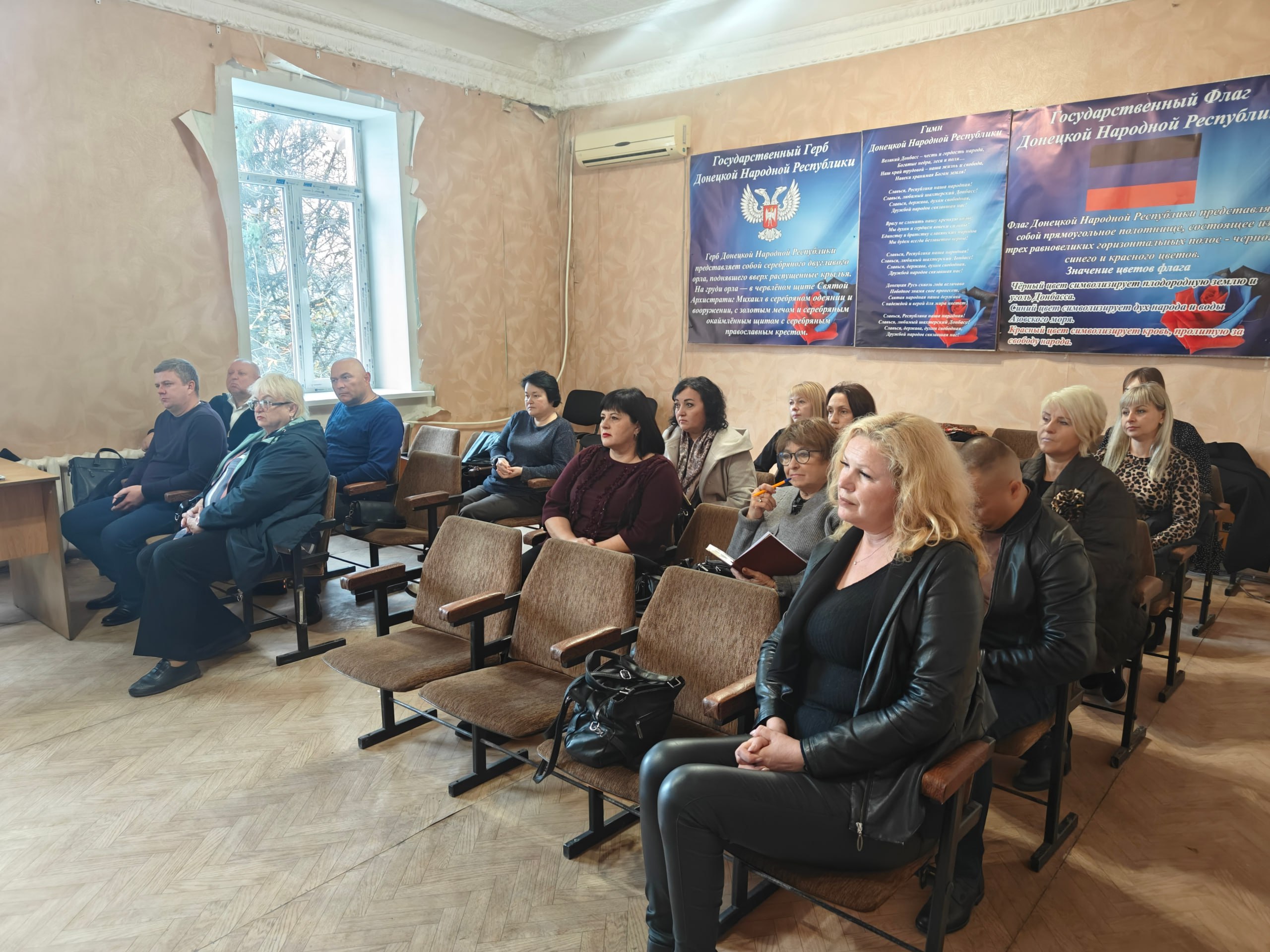 В Снежном состоялось заседание политсовета местного отделения партии "Единая Россия" В Снежном состоялось заседание политсовета местного отделения партии "Единая Россия"