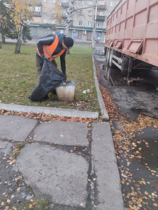 С заботой об округе.. На 31.10.2025 г. сотрудниками МУП АГЯ "ЖЭК" выполнены следующие виды работ: Выполнена уборка территории на Авдеевском и Ясиноватском участках Выполнены работы по ручной уборке автодороги с очисткой... С заботой об округе.. На 31.10.2025 г. сотрудниками МУП АГЯ "ЖЭК" выполнены следующие виды работ: Выполнена уборка территории на Авдеевском и Ясиноватском участках Выполнены работы по ручной уборке автодороги с очисткой...