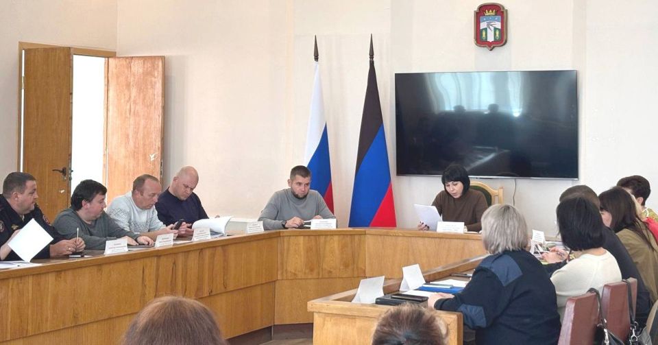 30 октября 2025 года председатель Тельмановского муниципального совета Дмитрий Липчанский принял участие в заседании комиссии по делам несовершеннолетних и защите их прав 30 октября 2025 года председатель Тельмановского муниципального совета Дмитрий Липчанский принял участие в заседании комиссии по делам несовершеннолетних и защите их прав