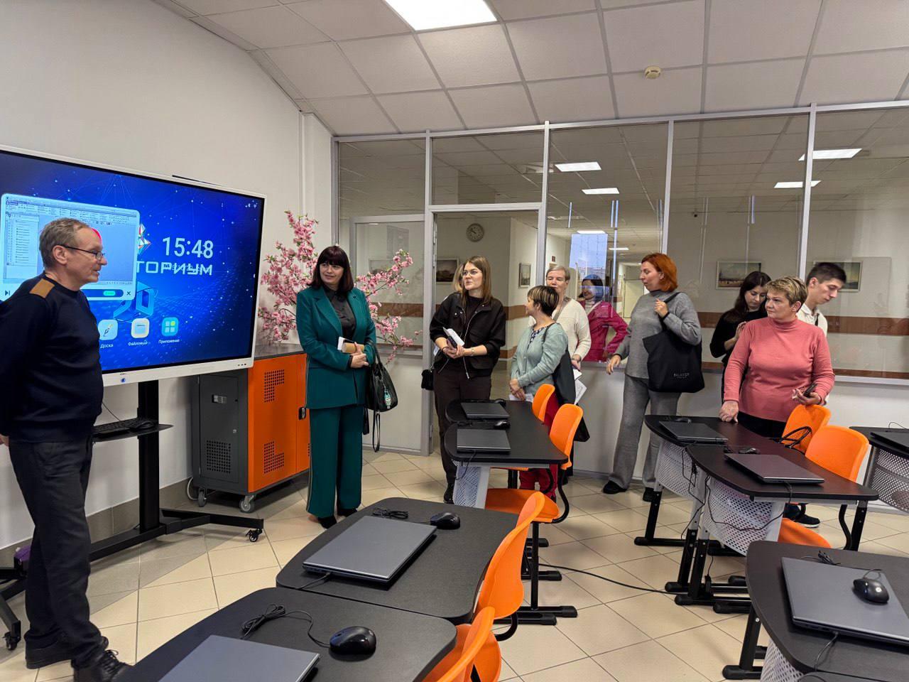 Мариупольские педагоги познакомились с экологическими инновациями петербургской школы Мариупольские педагоги познакомились с экологическими инновациями петербургской школы