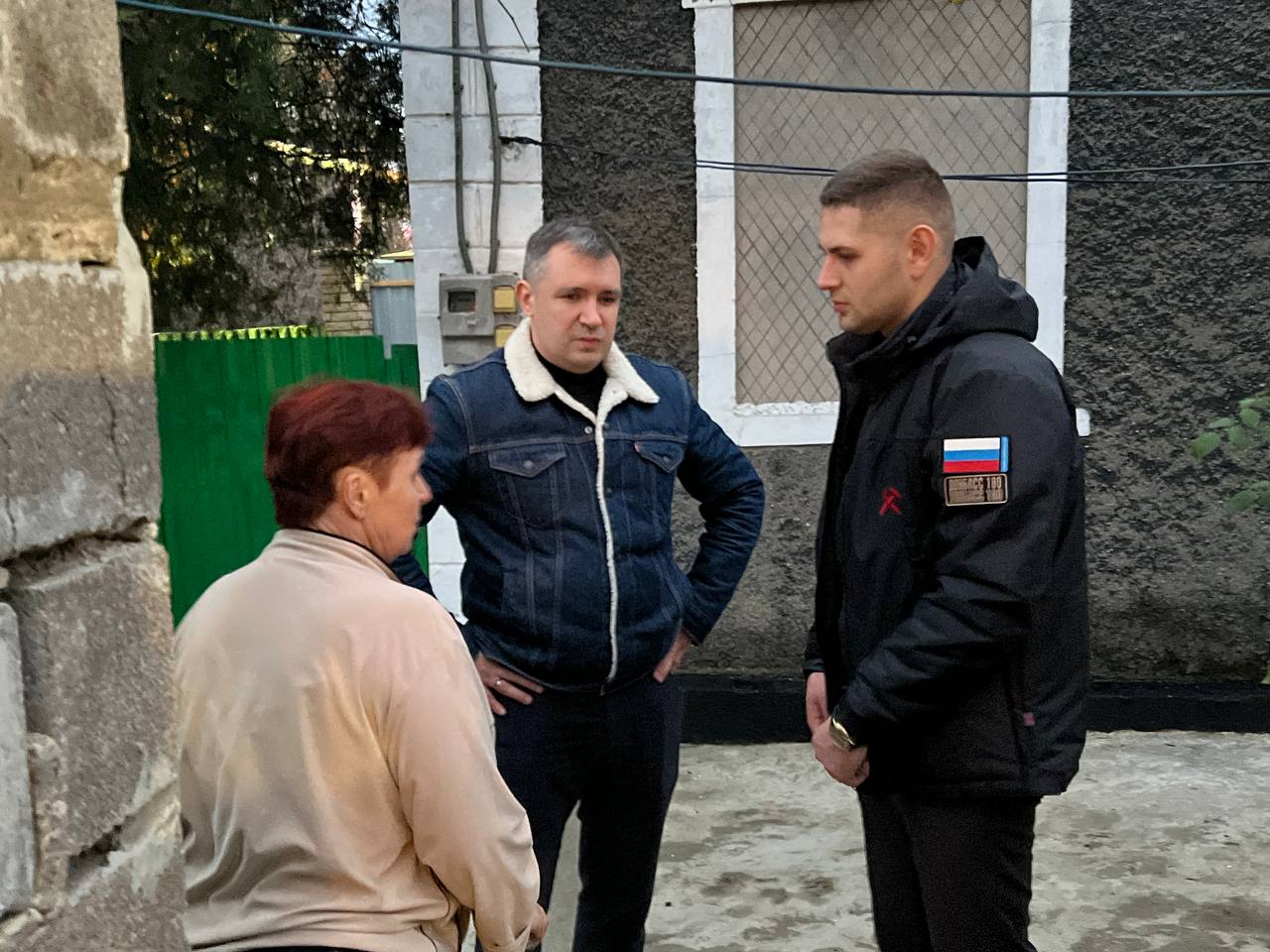 Заместитель Председателя Народного Совета ДНР Николай Сытов вместе с представителями Молодежного Парламента доставил воду маломобильным гражданам Заместитель Председателя Народного Совета ДНР Николай Сытов вместе с представителями Молодежного Парламента доставил воду маломобильным гражданам