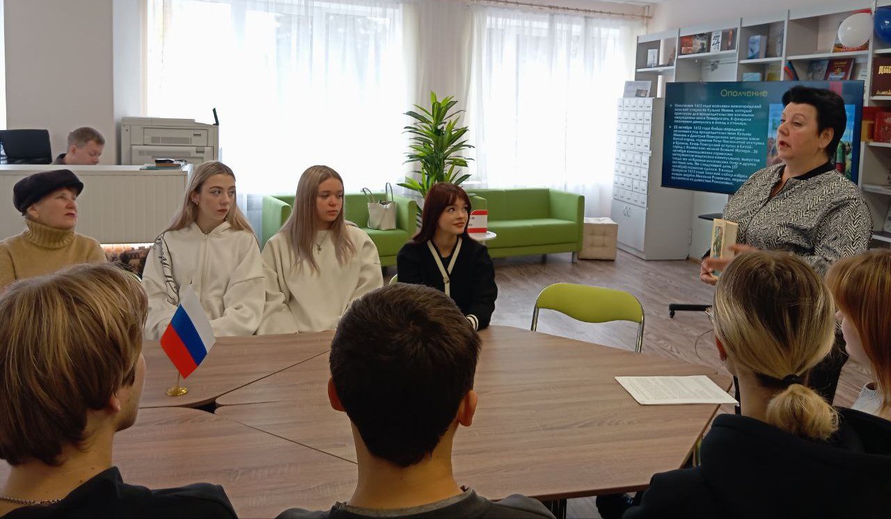 К государственному празднику - День народного единства, сотрудники центральной городской библиотеки для учащихся МБОУ «Школа № 3 г.о. Дебальцево» провели познавательную игру-путешествие «Вместе мы - большая сила, вместе мы... К государственному празднику - День народного единства, сотрудники центральной городской библиотеки для учащихся МБОУ «Школа № 3 г.о. Дебальцево» провели познавательную игру-путешествие «Вместе мы - большая сила, вместе мы...