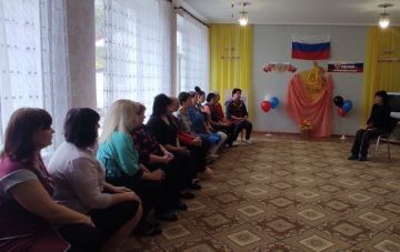 Заместитель главы администрации Амвросиевского муниципального округа Елена Крюкова встретилась с трудовым коллективом детского сада № 7