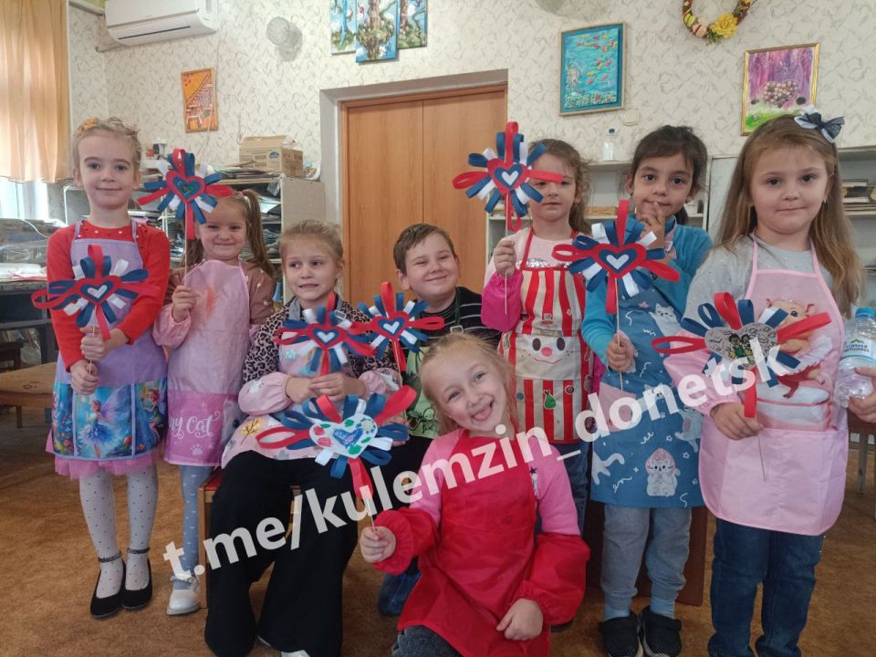 Во время осенних каникул в образовательных учреждениях Донецка прошли разнообразные мероприятия, посвященные Дню народного единства Во время осенних каникул в образовательных учреждениях Донецка прошли разнообразные мероприятия, посвященные Дню народного единства