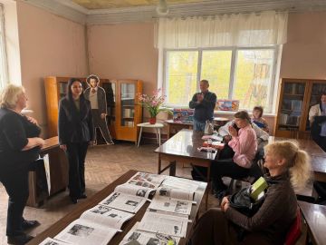 Сегодня, 31 октября 2025 года в читальном зале библиотеки ГБПОУ «Донецкий техникум отраслевых технологий им. Е.Т. Абакумова» прошёл информационно - патриотический час, приуроченный ко Дню народного единства