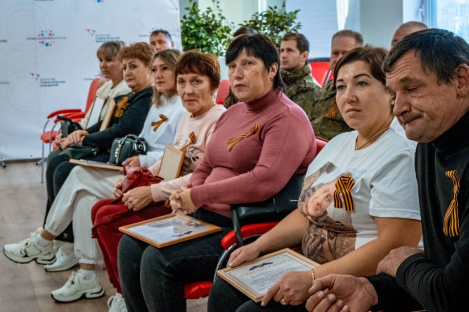 Александр Гриденко принял участие в программе мероприятий для делегации семей военнослужащих, погибших во время освобождения Донбасса Александр Гриденко принял участие в программе мероприятий для делегации семей военнослужащих, погибших во время освобождения Донбасса