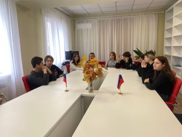 Сегодня, в преддверии празднования Дня народного единства, который отмечается ежегодно 4 ноября, сотрудники Дебальцевского городского музея совместно с участниками Клуба «Патриот» провели исторический урок, входе...