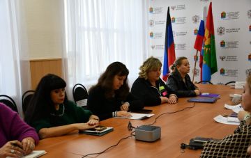 30 октября в Дебальцевском местном отделении Партии "ЕДИНАЯ РОССИЯ" провели встречу с секретарями первичных отделений Единой России