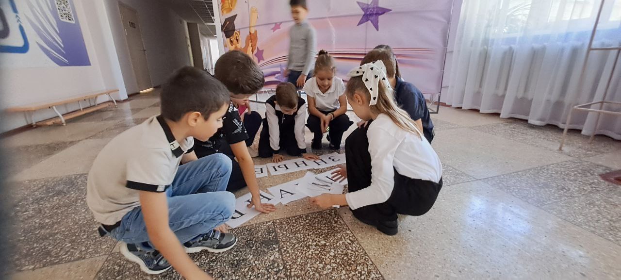 В преддверии Дня народного единства, по инициативе Совета Движения первых, в ГБОУ «Светлодарский УВК» состоялось замечательное мероприятие - "Мы разные, но мы вместе!" для обучающихся 1- 4 классов В преддверии Дня народного единства, по инициативе Совета Движения первых, в ГБОУ «Светлодарский УВК» состоялось замечательное мероприятие - "Мы разные, но мы вместе!" для обучающихся 1- 4 классов