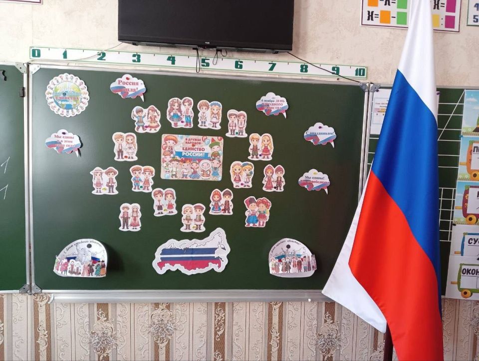 В преддверии праздника Дня народного единства 1 ноября в библиотеке-филиале №1 для ребят 4 класса прошло этнографическое путешествие «Все мы разные – все мы равные» В преддверии праздника Дня народного единства 1 ноября в библиотеке-филиале №1 для ребят 4 класса прошло этнографическое путешествие «Все мы разные – все мы равные»