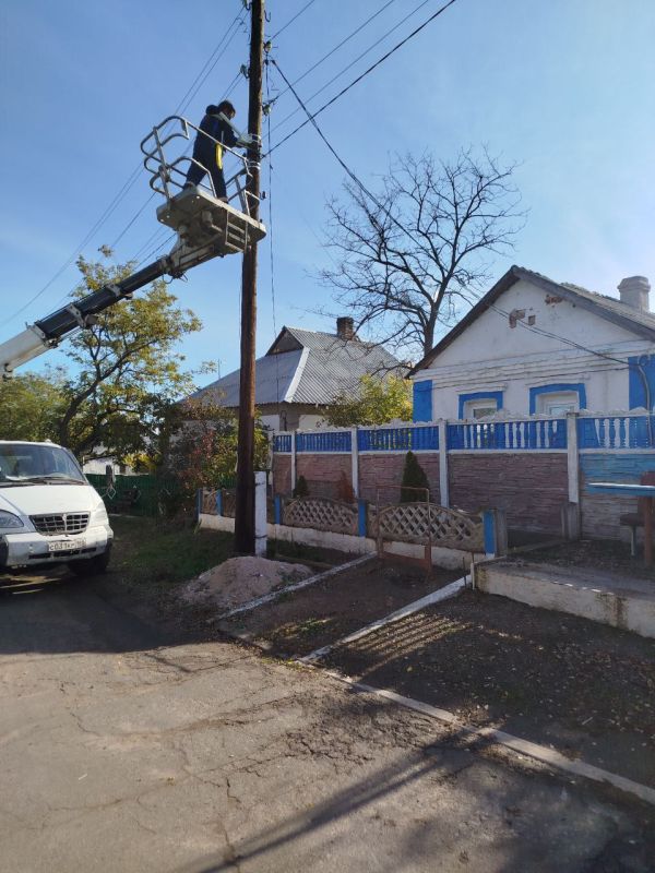 Продолжаем работы по восстановлению уличного освещения в населенных пунктах Тельмановского округа Продолжаем работы по восстановлению уличного освещения в населенных пунктах Тельмановского округа