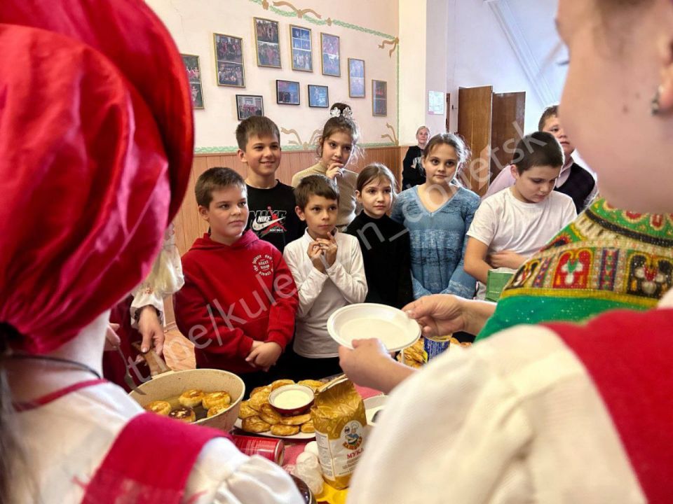 Во Дворце культуры имени Т.Г. Шевченко прошёл мастер-класс по приготовлению сырников «Вкус традиций» в рамках Всероссийского фестиваля русской кухни, посвящённого Дню народного единства Во Дворце культуры имени Т.Г. Шевченко прошёл мастер-класс по приготовлению сырников «Вкус традиций» в рамках Всероссийского фестиваля русской кухни, посвящённого Дню народного единства