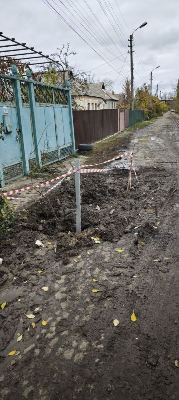 Председатель #Комитет_по_поддержке_участников_СВО Дмитрий Огилец посетил два адреса порывов водопровода, которые были направлены жителями в чат-бот Главы ДНР Дениса Пушилина Председатель #Комитет_по_поддержке_участников_СВО Дмитрий Огилец посетил два адреса порывов водопровода, которые были направлены жителями в чат-бот Главы ДНР Дениса Пушилина