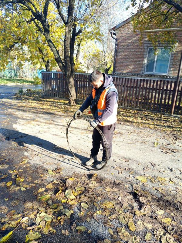 Николай Михайлов: Аварийная бригада Бурятии продолжает устранять коммунальные аварии в Старобешево Николай Михайлов: Аварийная бригада Бурятии продолжает устранять коммунальные аварии в Старобешево
