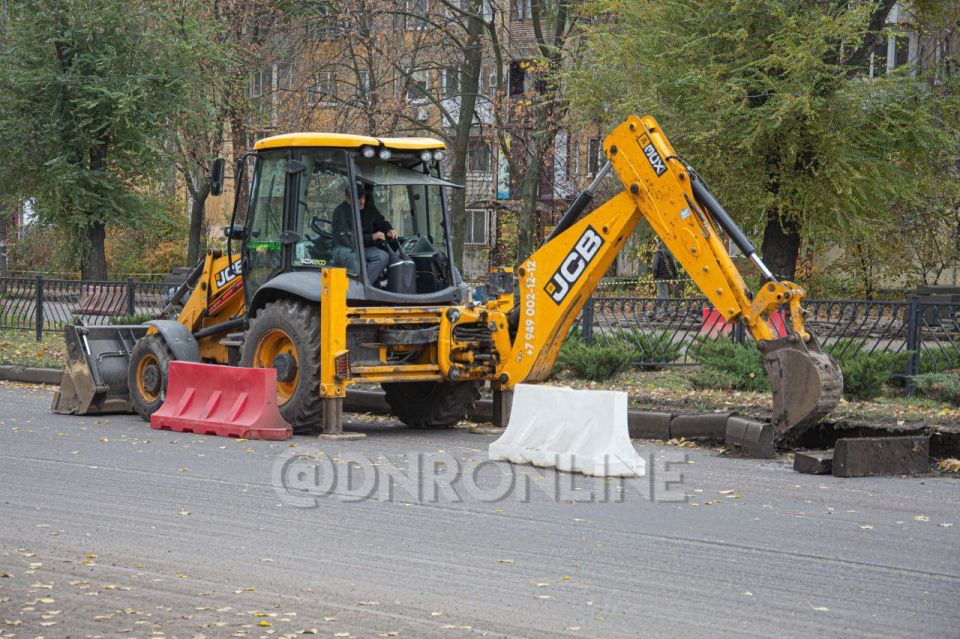 По Киевскому проспекту в Донецке продолжаются дорожные работы, сообщает издание «ДНР Онлайн» По Киевскому проспекту в Донецке продолжаются дорожные работы, сообщает издание «ДНР Онлайн»