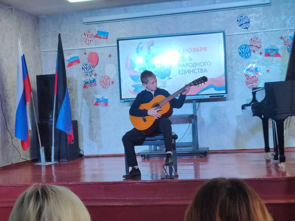 «Россия едина». По всей стране проходят торжественные мероприятия, которые создают атмосферу дружбы и патриотизма «Россия едина». По всей стране проходят торжественные мероприятия, которые создают атмосферу дружбы и патриотизма