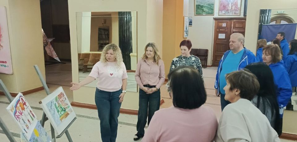 Сегодня, 1 ноября 2025 года, в Кировском районе города Донецка, в преддверии Дня народного единства, активисты Единой России совместно с депутатом Донецкого городского совета ДНР Михаилом Рыбаковым посетили выставку работ... Сегодня, 1 ноября 2025 года, в Кировском районе города Донецка, в преддверии Дня народного единства, активисты Единой России совместно с депутатом Донецкого городского совета ДНР Михаилом Рыбаковым посетили выставку работ...