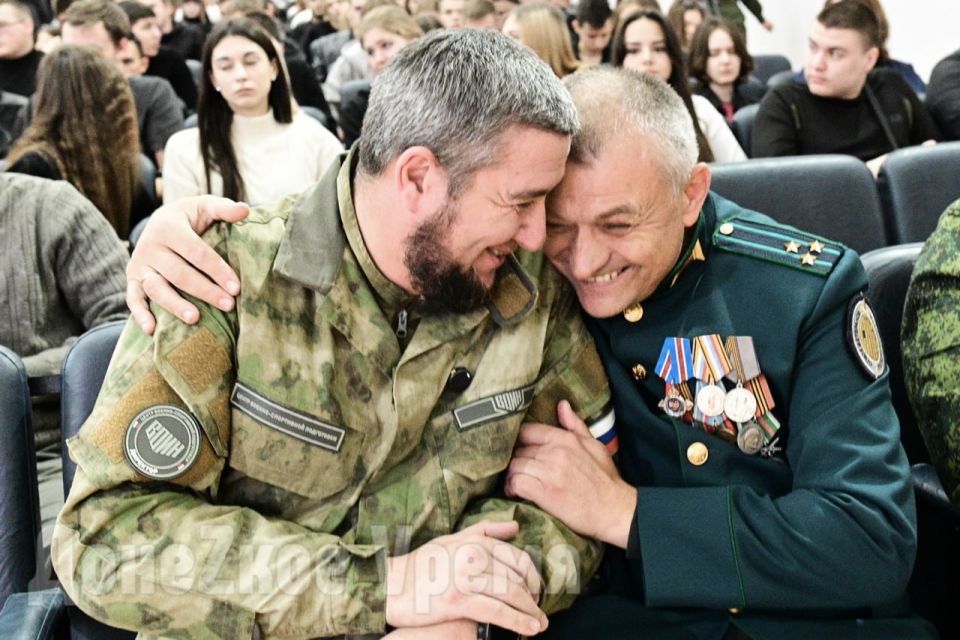 Воспитывают на собственном примере: в Донецке презентовали интерактивный "Зал ВОИНской славы" Воспитывают на собственном примере: в Донецке презентовали интерактивный "Зал ВОИНской славы"