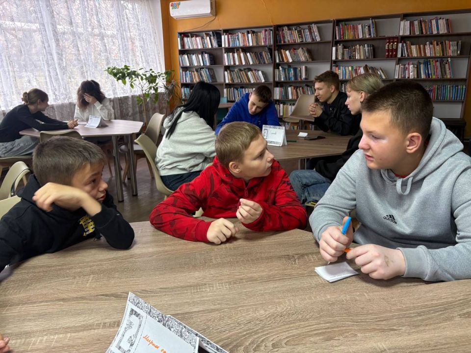 В Кировской библиотеке прошла историческая викторина «В единстве наша сила» В Кировской библиотеке прошла историческая викторина «В единстве наша сила»
