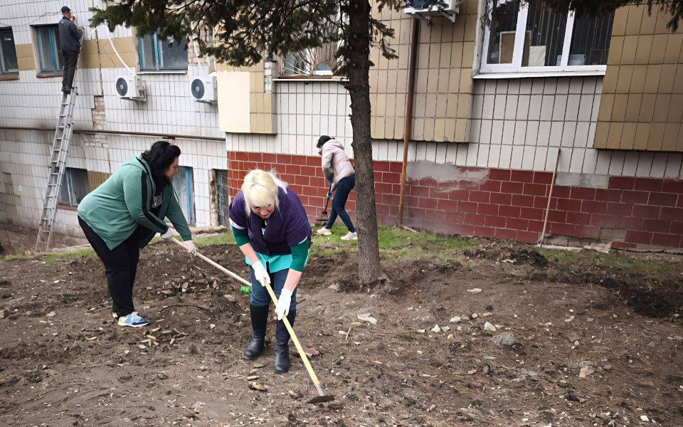 В Снежном продолжается акция «Чистая страна» В Снежном продолжается акция «Чистая страна»