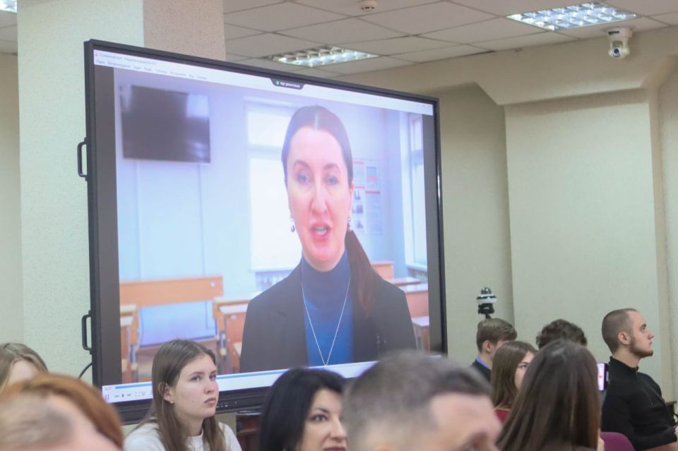 Екатерина Мартьянова и Виктория Романюк в качестве жюри оценили молодёжные бизнес-проекты Екатерина Мартьянова и Виктория Романюк в качестве жюри оценили молодёжные бизнес-проекты