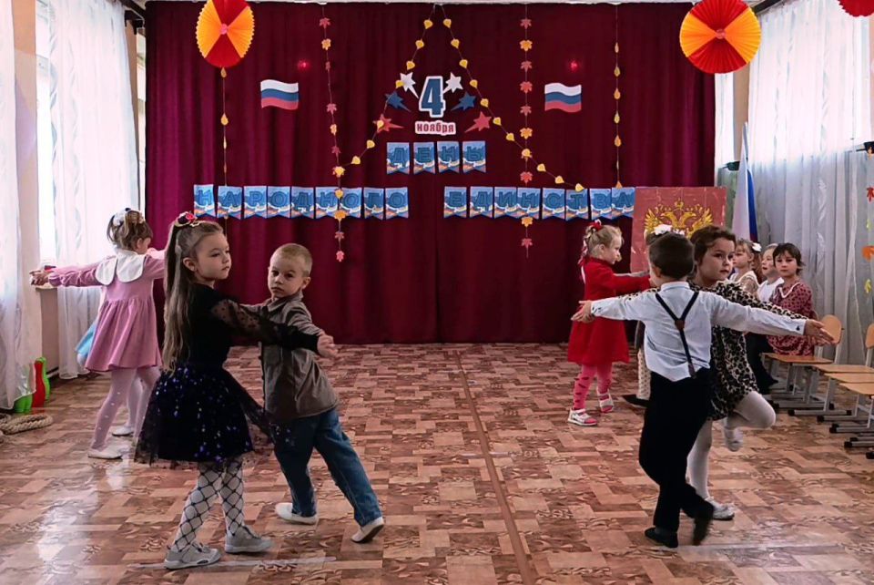 День народного единства, который в России отмечается 4 ноября, стал поводом для настоящего праздника в ГКДОУ «Детский сад № 31 «Радость» г.о. Торез» ДНР День народного единства, который в России отмечается 4 ноября, стал поводом для настоящего праздника в ГКДОУ «Детский сад № 31 «Радость» г.о. Торез» ДНР