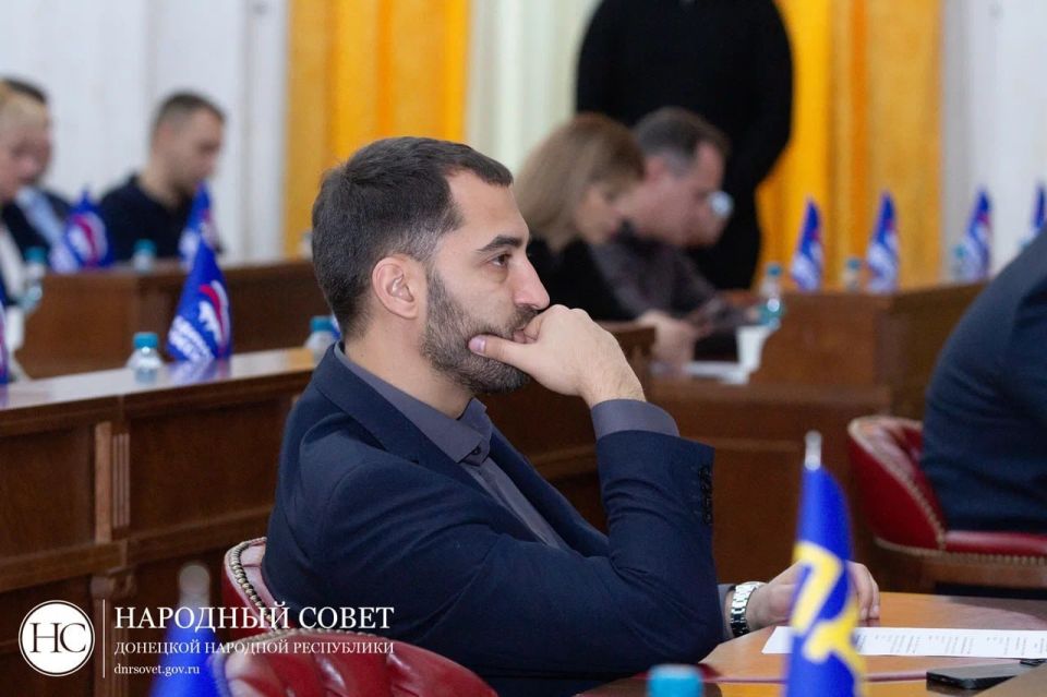 На «правительственном часе» в Народном Совете глава Министерства молодежной политики рассказал о профориентационных проектах для молодежи Республики На «правительственном часе» в Народном Совете глава Министерства молодежной политики рассказал о профориентационных проектах для молодежи Республики