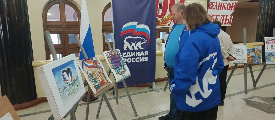 Сегодня, 1 ноября 2025 года, в Кировском районе города Донецка, в преддверии Дня народного единства, активисты Единой России совместно с депутатом Донецкого городского совета ДНР Михаилом Рыбаковым посетили выставку работ... Сегодня, 1 ноября 2025 года, в Кировском районе города Донецка, в преддверии Дня народного единства, активисты Единой России совместно с депутатом Донецкого городского совета ДНР Михаилом Рыбаковым посетили выставку работ...