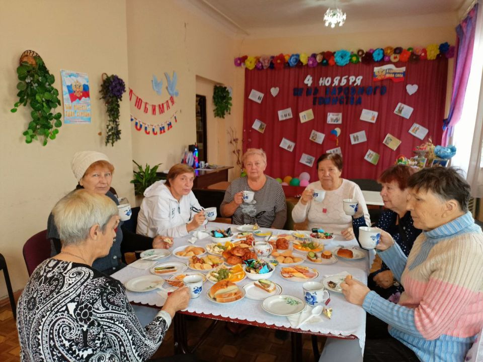 В Червоногвардейском районе прошло мероприятие ко Дню народного единства «В единстве народа – сила страны» В Червоногвардейском районе прошло мероприятие ко Дню народного единства «В единстве народа – сила страны»