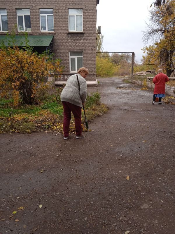 Работники учреждений здравоохранения приняли участие в общегородском субботнике Работники учреждений здравоохранения приняли участие в общегородском субботнике