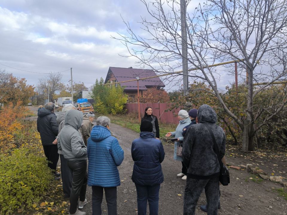 Продолжаются сходы с жителями Ленинского района города Донецка Продолжаются сходы с жителями Ленинского района города Донецка