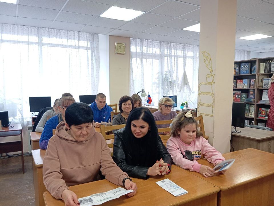 Патриотический час «Страницы истории: взгляд в прошлое и настоящее» Патриотический час «Страницы истории: взгляд в прошлое и настоящее»