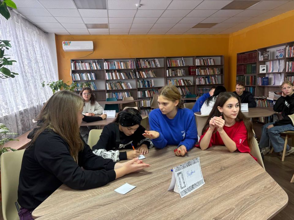 В Кировской библиотеке прошла историческая викторина «В единстве наша сила» В Кировской библиотеке прошла историческая викторина «В единстве наша сила»