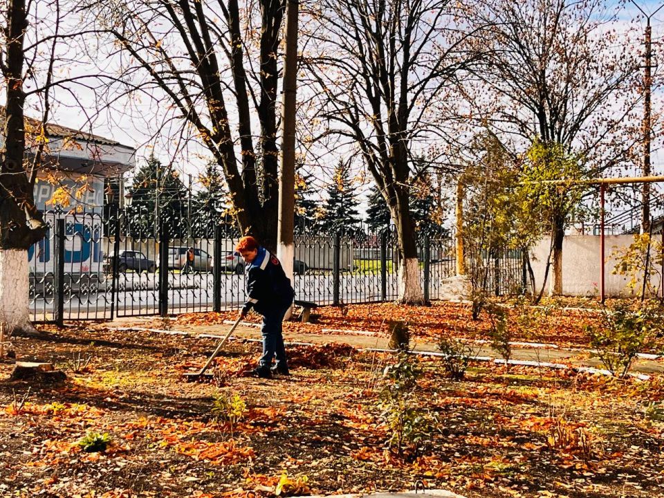 В преддверии Дня Народного единства работники станции Иловайск организовали субботник на территории предприятия под девизом «Наша сила в единстве!» В преддверии Дня Народного единства работники станции Иловайск организовали субботник на территории предприятия под девизом «Наша сила в единстве!»