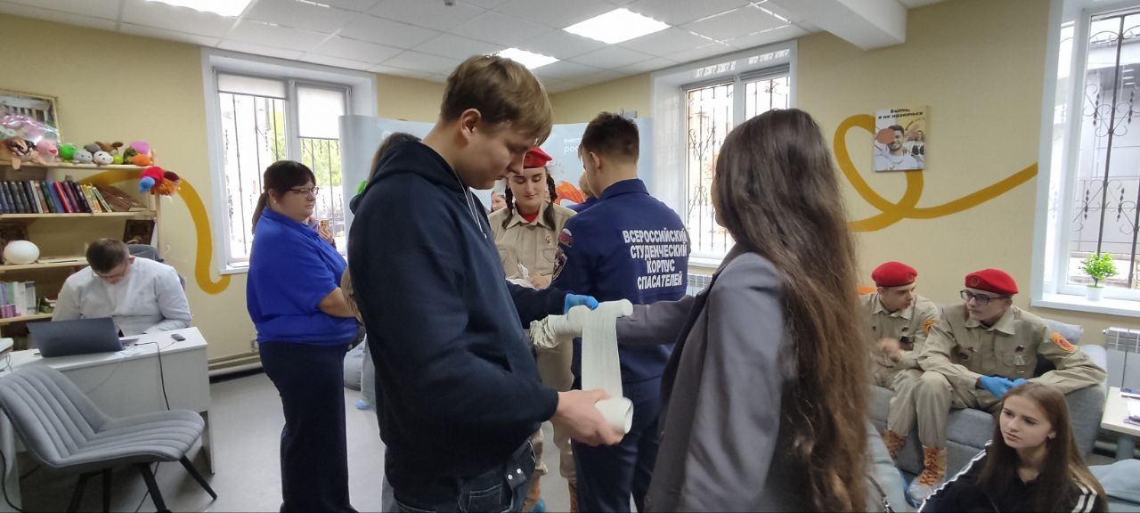 В дни осенних школьных каникул ГЦЗ организовал для 25-ти юнармейцев и старшеклассников школ № 29 и 103 мероприятие в рамках акции «Каникулы с пользой «Осенний марафон профессий» В дни осенних школьных каникул ГЦЗ организовал для 25-ти юнармейцев и старшеклассников школ № 29 и 103 мероприятие в рамках акции «Каникулы с пользой «Осенний марафон профессий»