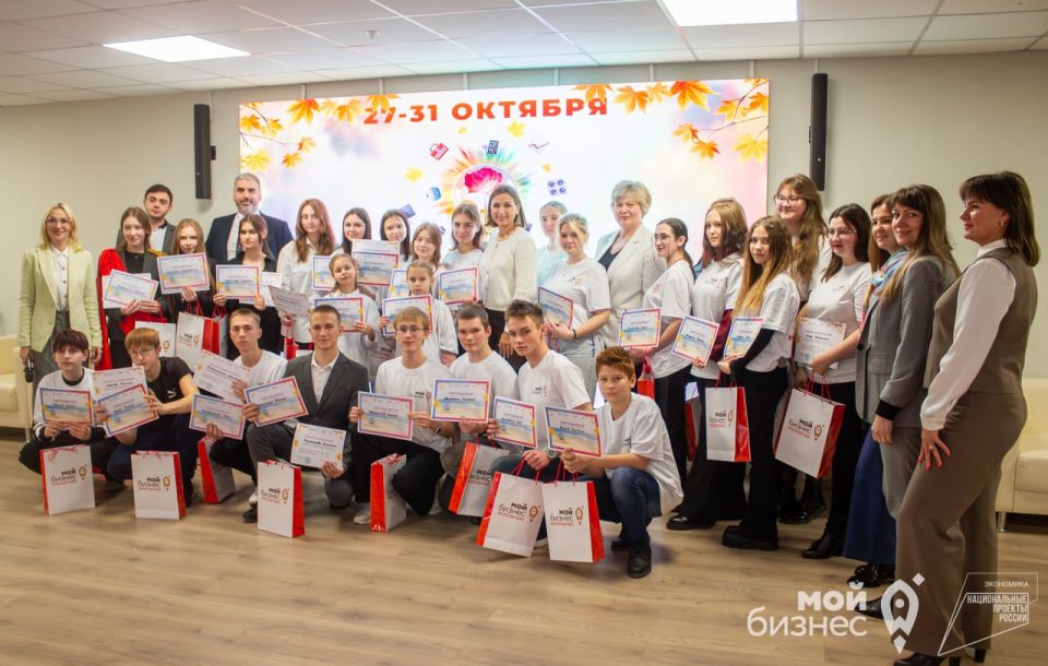Алексей Дорофеев: Кажется, совсем недавно я делился впечатлениями от «Креативного лета» в донецком центре «Мой бизнес», а теперь за окном осень, и то пламя, которое зажгли ребята, разгорелось еще ярче Алексей Дорофеев: Кажется, совсем недавно я делился впечатлениями от «Креативного лета» в донецком центре «Мой бизнес», а теперь за окном осень, и то пламя, которое зажгли ребята, разгорелось еще ярче