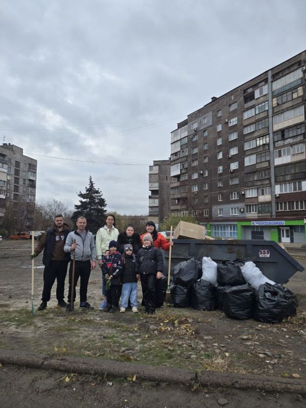 Игорь Мартынов: Предприниматели городского округа Енакиево приняли участие в общегородском субботнике Игорь Мартынов: Предприниматели городского округа Енакиево приняли участие в общегородском субботнике