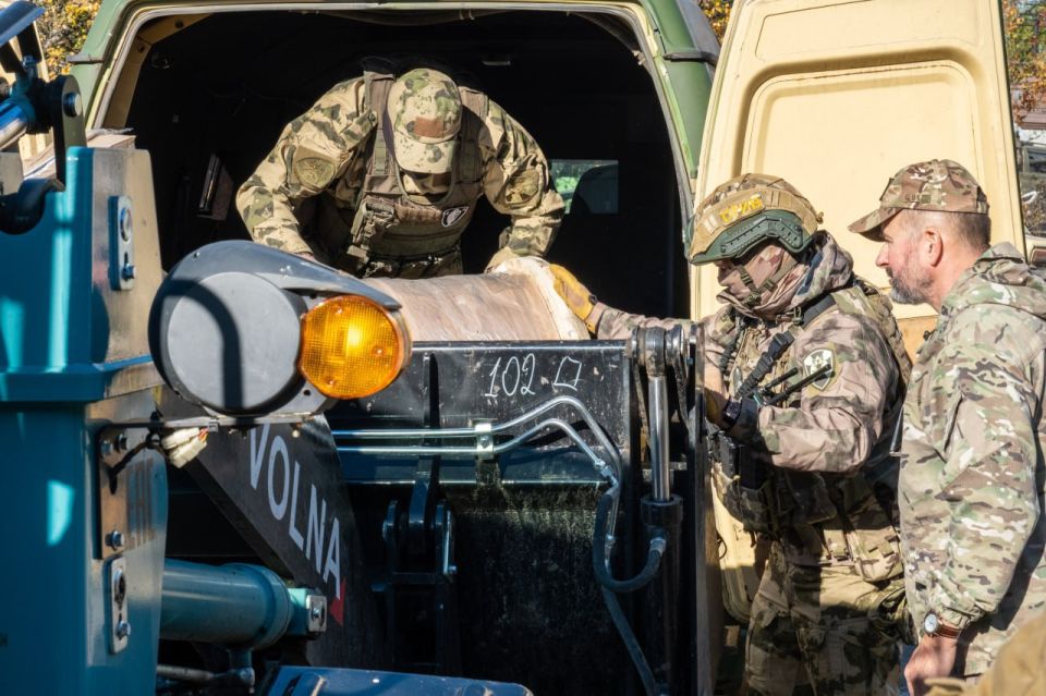 С установками РЭБ и карабинами: росгвардейцы обеспечили безопасность миссии РПЦ под Угледаром С установками РЭБ и карабинами: росгвардейцы обеспечили безопасность миссии РПЦ под Угледаром
