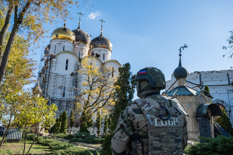 С установками РЭБ и карабинами: росгвардейцы обеспечили безопасность миссии РПЦ под Угледаром С установками РЭБ и карабинами: росгвардейцы обеспечили безопасность миссии РПЦ под Угледаром