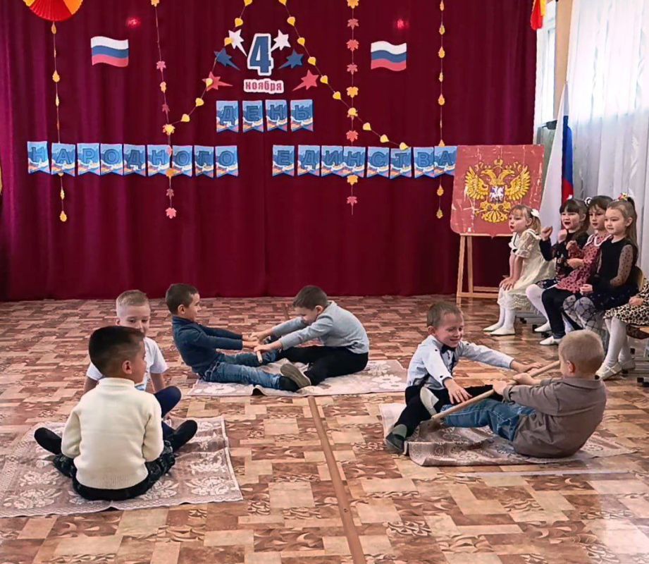 День народного единства, который в России отмечается 4 ноября, стал поводом для настоящего праздника в ГКДОУ «Детский сад № 31 «Радость» г.о. Торез» ДНР День народного единства, который в России отмечается 4 ноября, стал поводом для настоящего праздника в ГКДОУ «Детский сад № 31 «Радость» г.о. Торез» ДНР