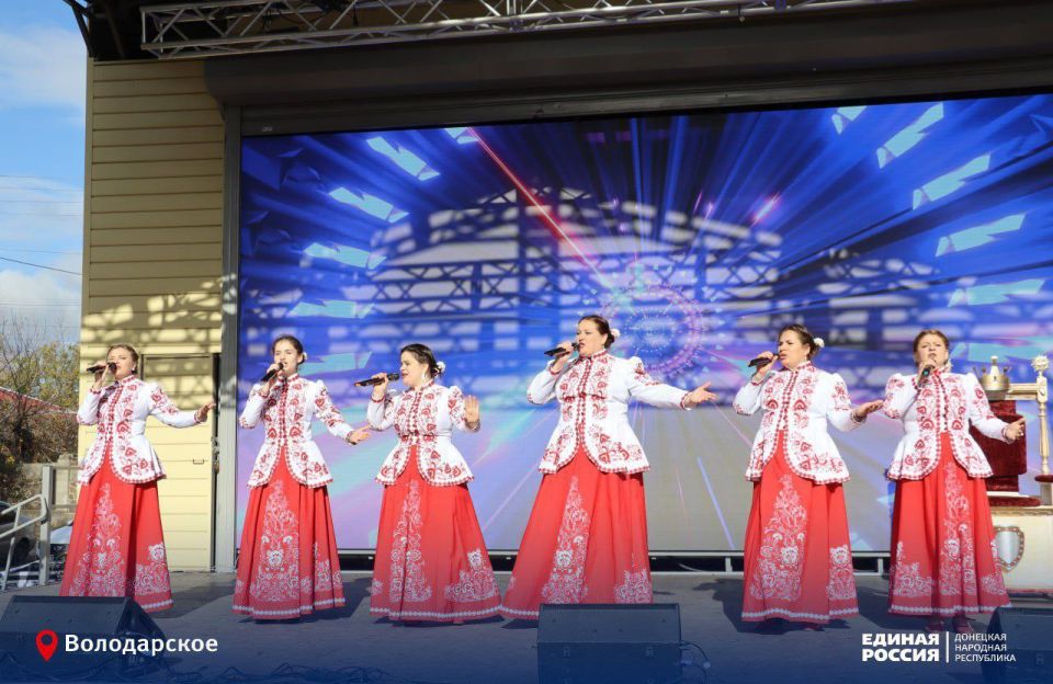 Сегодня в пгт Володарское прошел всероссийский фестиваль русской кухни в рамках мероприятий, посвященных Дню народного единства "Пир на весь мир" Сегодня в пгт Володарское прошел всероссийский фестиваль русской кухни в рамках мероприятий, посвященных Дню народного единства "Пир на весь мир"