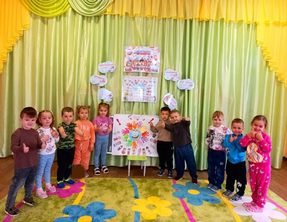 В детских садах Докучаевска прошли тематические мероприятия ко Дню народного единства В детских садах Докучаевска прошли тематические мероприятия ко Дню народного единства