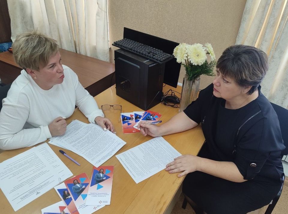 Специалисты Горловского центра занятости организовали выездной консультационный пункт для граждан под риском высвобождения Специалисты Горловского центра занятости организовали выездной консультационный пункт для граждан под риском высвобождения