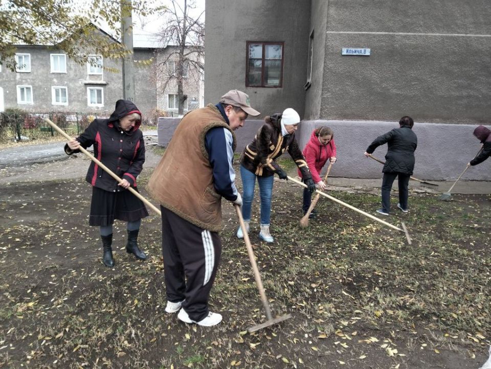 Игорь Мартынов: Работники учреждений культуры городского округа Енакиево приняли участие в общегородском субботнике Игорь Мартынов: Работники учреждений культуры городского округа Енакиево приняли участие в общегородском субботнике