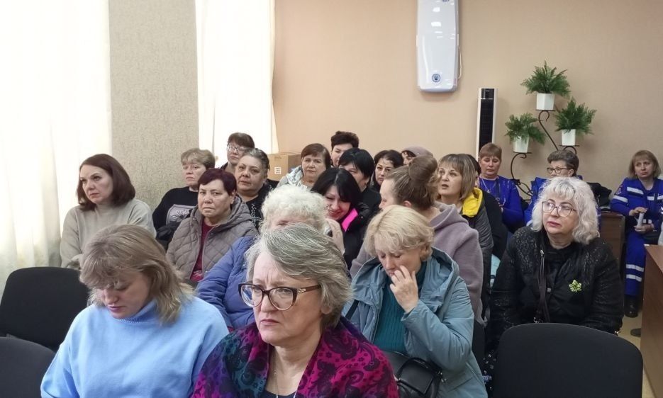 Специалисты Горловского центра занятости организовали выездной консультационный пункт для граждан под риском высвобождения Специалисты Горловского центра занятости организовали выездной консультационный пункт для граждан под риском высвобождения
