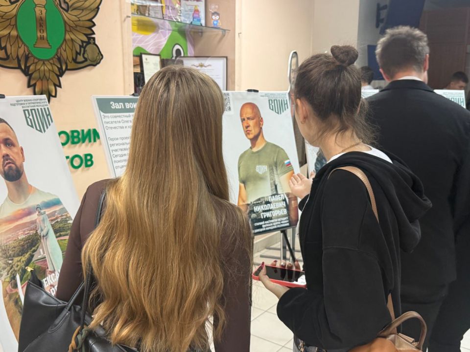 Пусть знает вся страна!. Ко Дню народного единства филиал Центра «ВОИН» в ДНР открыл мобильную выставку «Зал Воинской славы» на базе Донбасского государственного университета юстиции Пусть знает вся страна!. Ко Дню народного единства филиал Центра «ВОИН» в ДНР открыл мобильную выставку «Зал Воинской славы» на базе Донбасского государственного университета юстиции