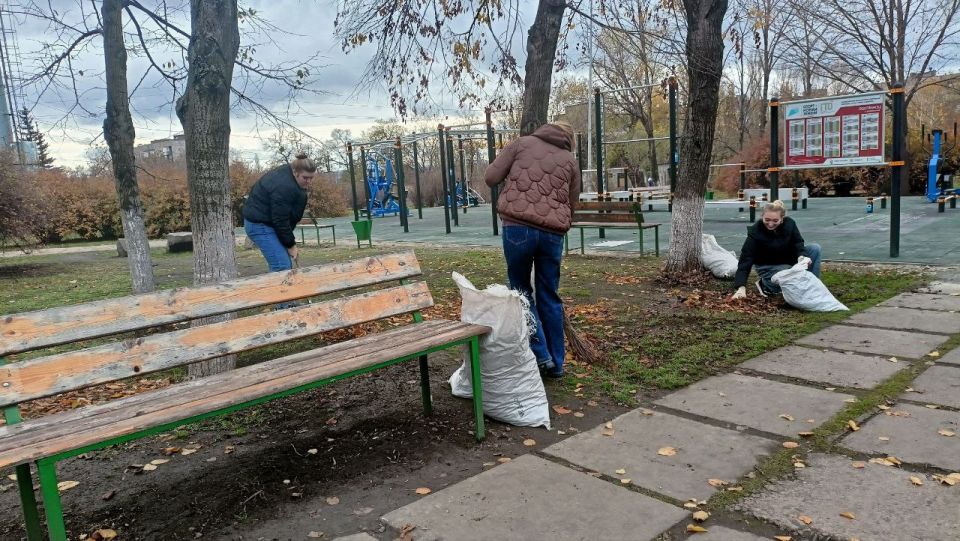 Игорь Мартынов: Общегородской субботник. 1 ноября в городском округе Енакиево состоялся общегородской субботник Игорь Мартынов: Общегородской субботник. 1 ноября в городском округе Енакиево состоялся общегородской субботник