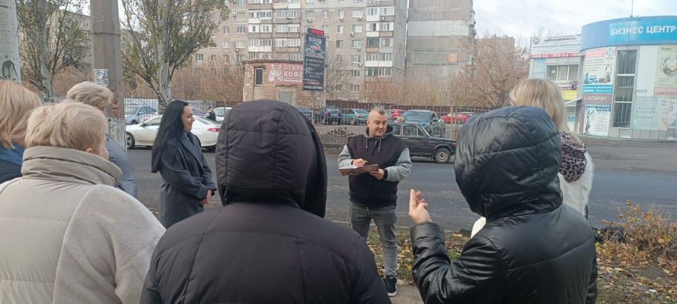 Сегодня, 1 ноября лидер общественного мнения Юрий Сирош провел встречу с жителями жилого массива Горького по адресу: улица Малиновского, 2-а Сегодня, 1 ноября лидер общественного мнения Юрий Сирош провел встречу с жителями жилого массива Горького по адресу: улица Малиновского, 2-а