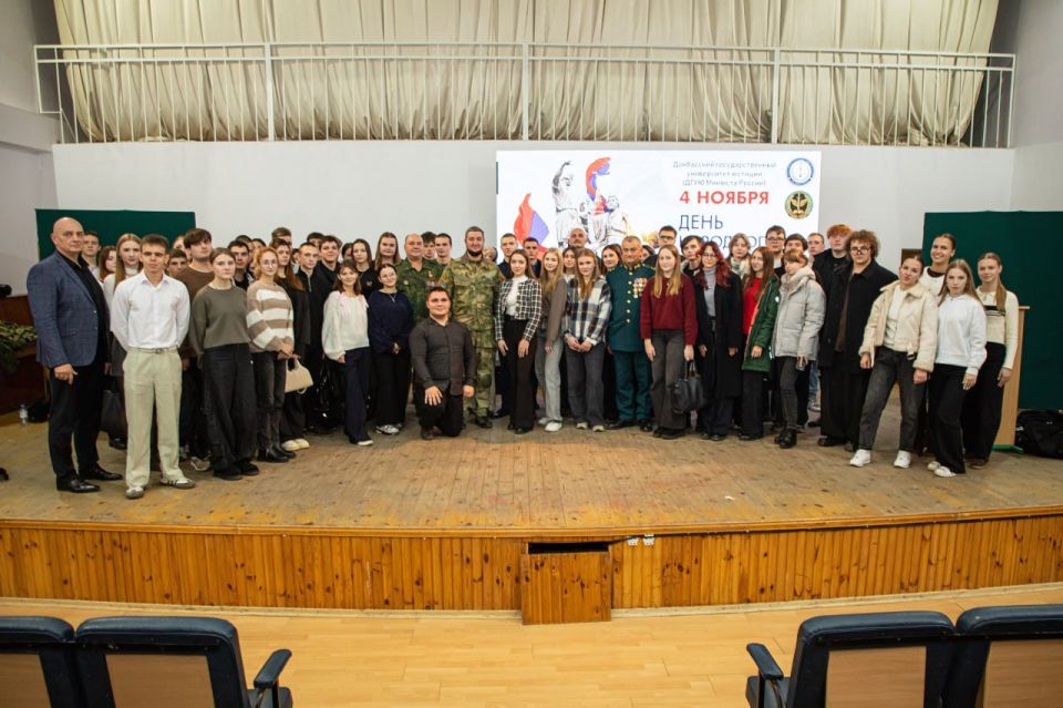 В ДГУЮ Минюста России открылась выставка "Зал воинской славы" ко Дню народного единства В ДГУЮ Минюста России открылась выставка "Зал воинской славы" ко Дню народного единства