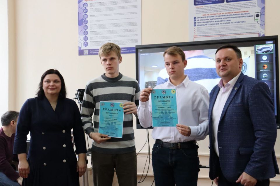 Иван Приходько: Научно-технологический квиз «Как? Чем? Для чего?» украсил форум «Вперёд к знаниям» Иван Приходько: Научно-технологический квиз «Как? Чем? Для чего?» украсил форум «Вперёд к знаниям»
